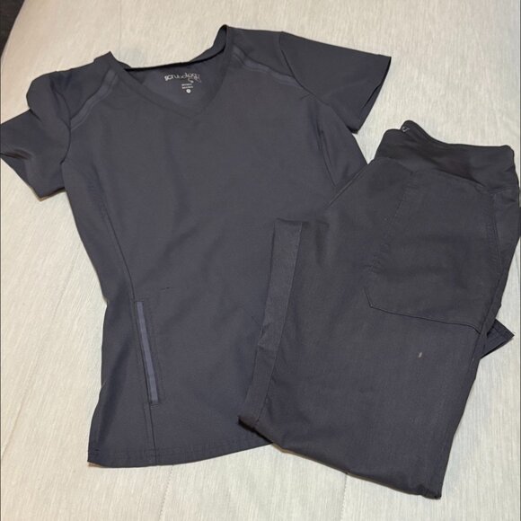 Scrubology Scrubs set in grey - Picture 1 of 13